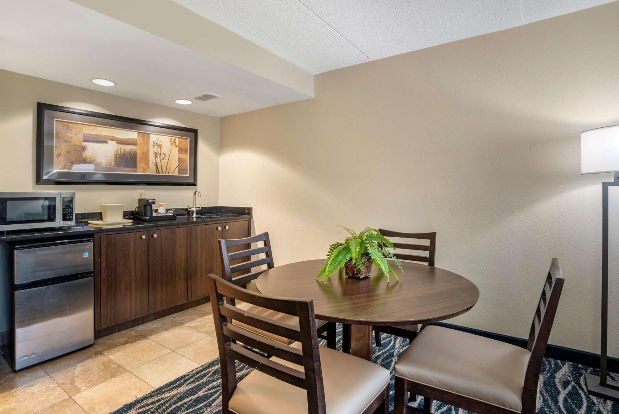 Comfort Inn & Suites Newark - Wilmington Exterior foto